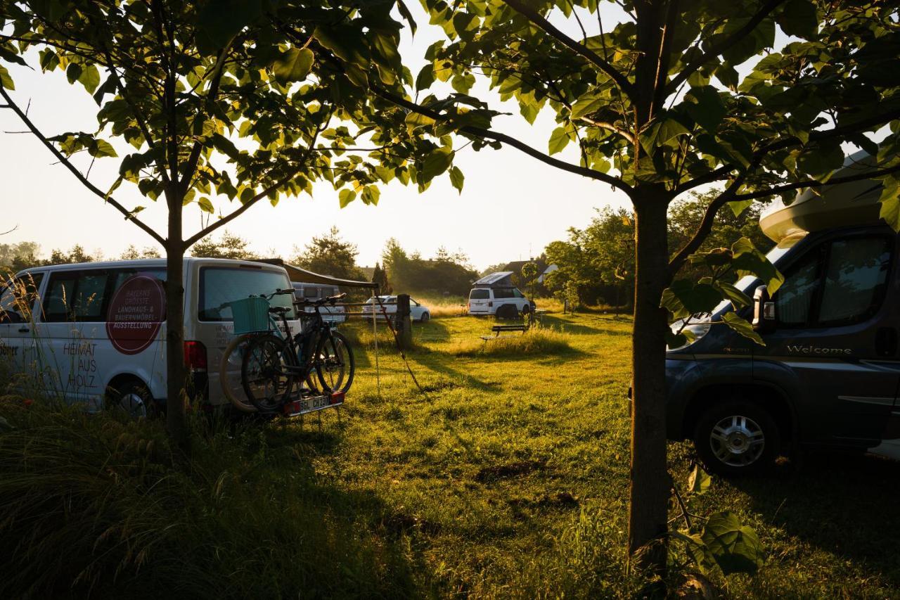 Готель Camping @ Nogometni Golf Любляна Екстер'єр фото